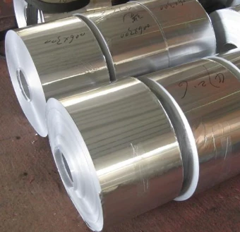 Aluminiumfolie i stor rulle